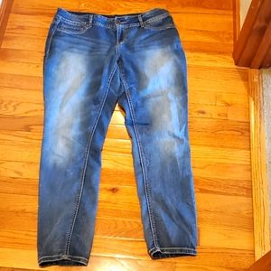 Maurices jeans